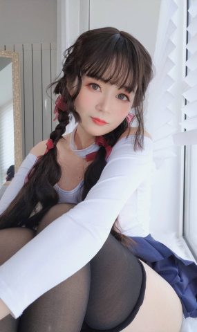 人气动漫Coser@白银81 邻家大解解的黑丝DLC 在现浏览