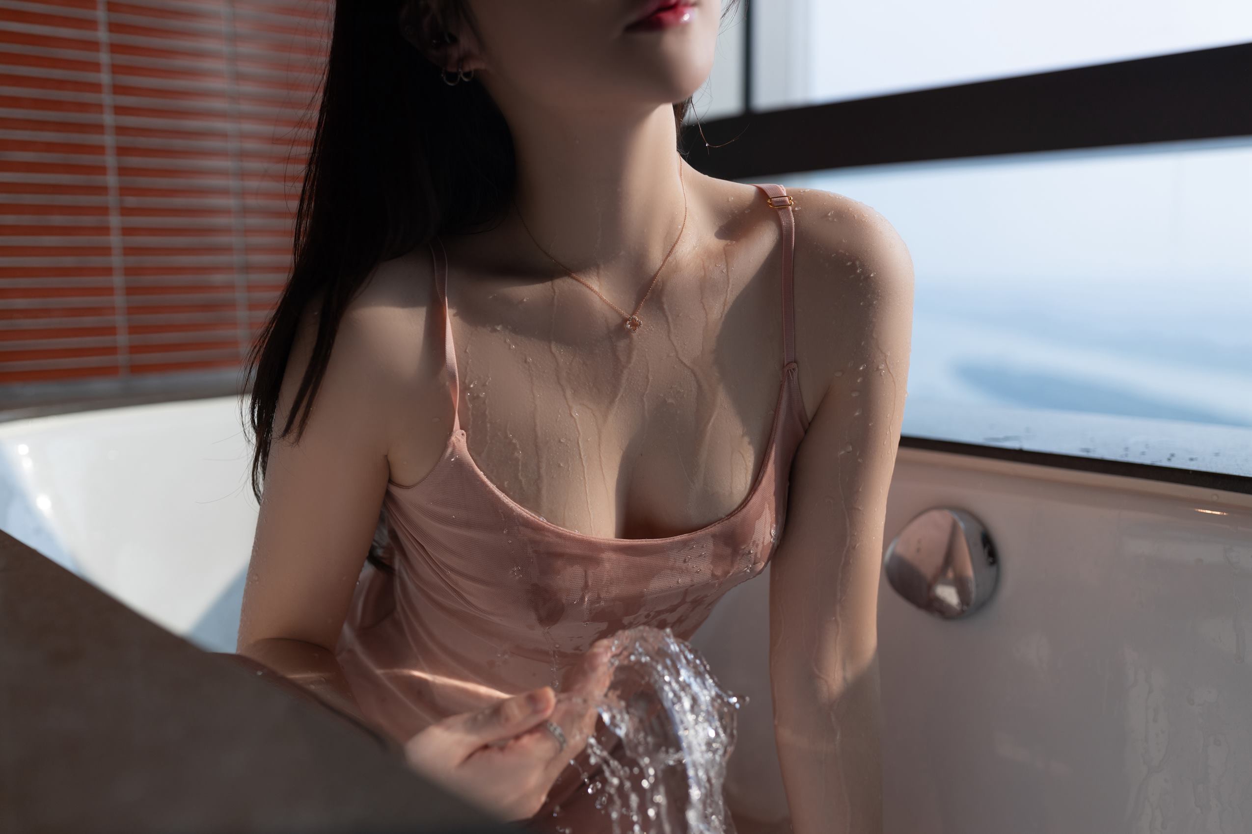 秀人内购@鱼子酱Fish – 内购私拍《桃粉》写真 [51P]第5张