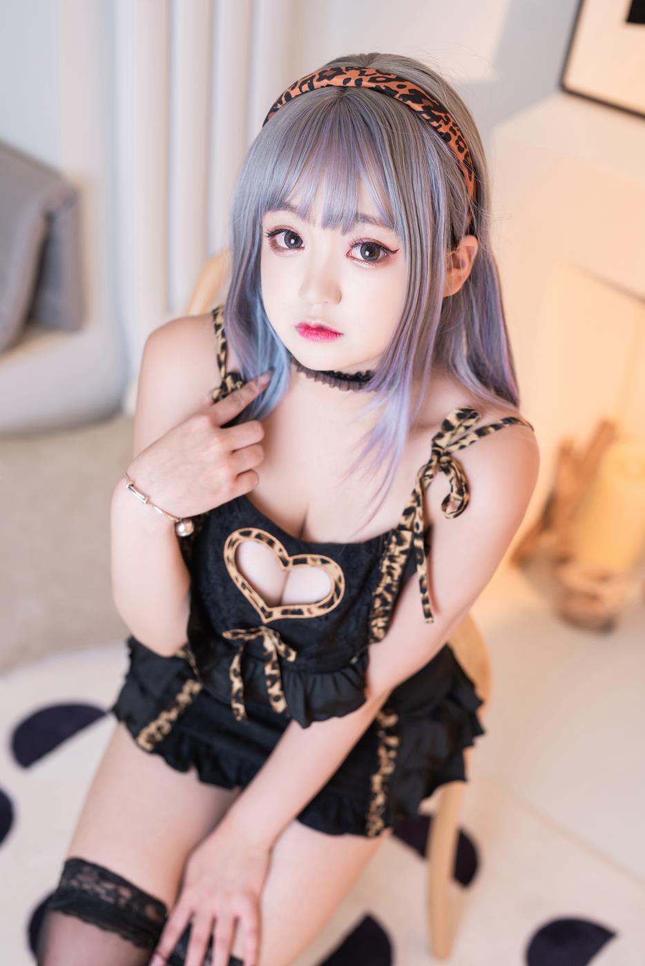 网紅Coser@-桃夭葵 连体小豹纹 [40P]第1张