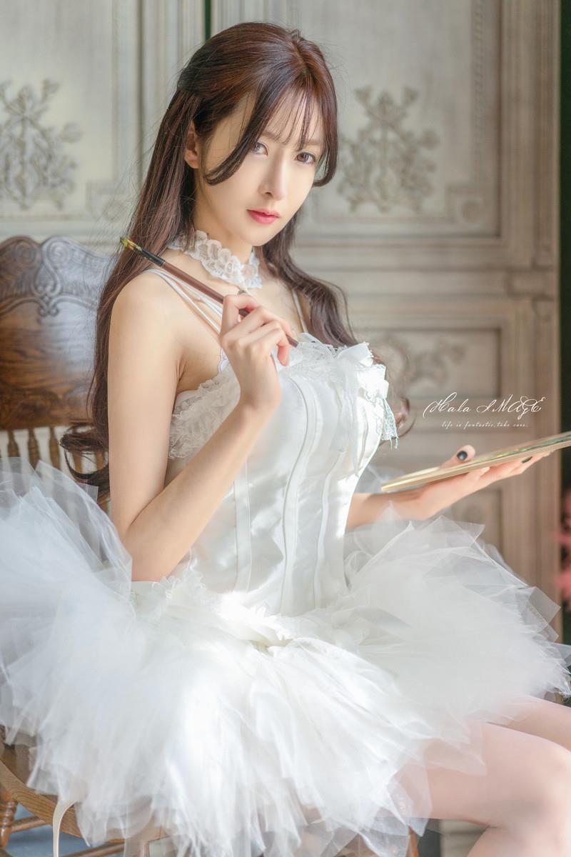 网紅Coser@王羽杉 白裙[24P]第4张