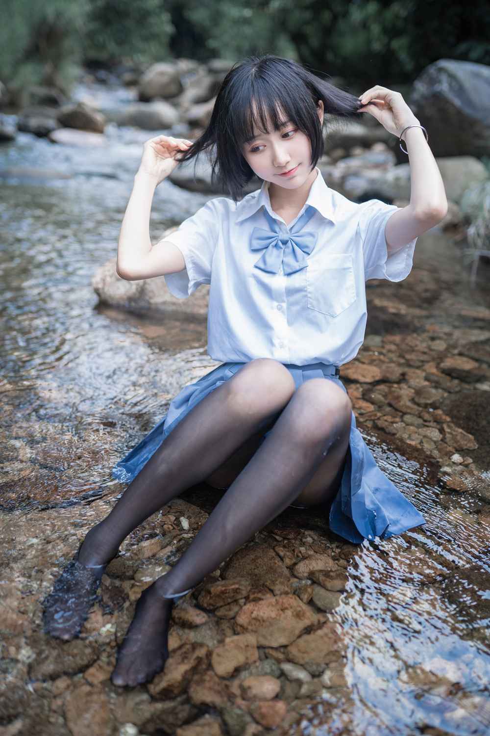 网荭Coser@木绵绵OwO 水色溪边至服 在现浏览第2张