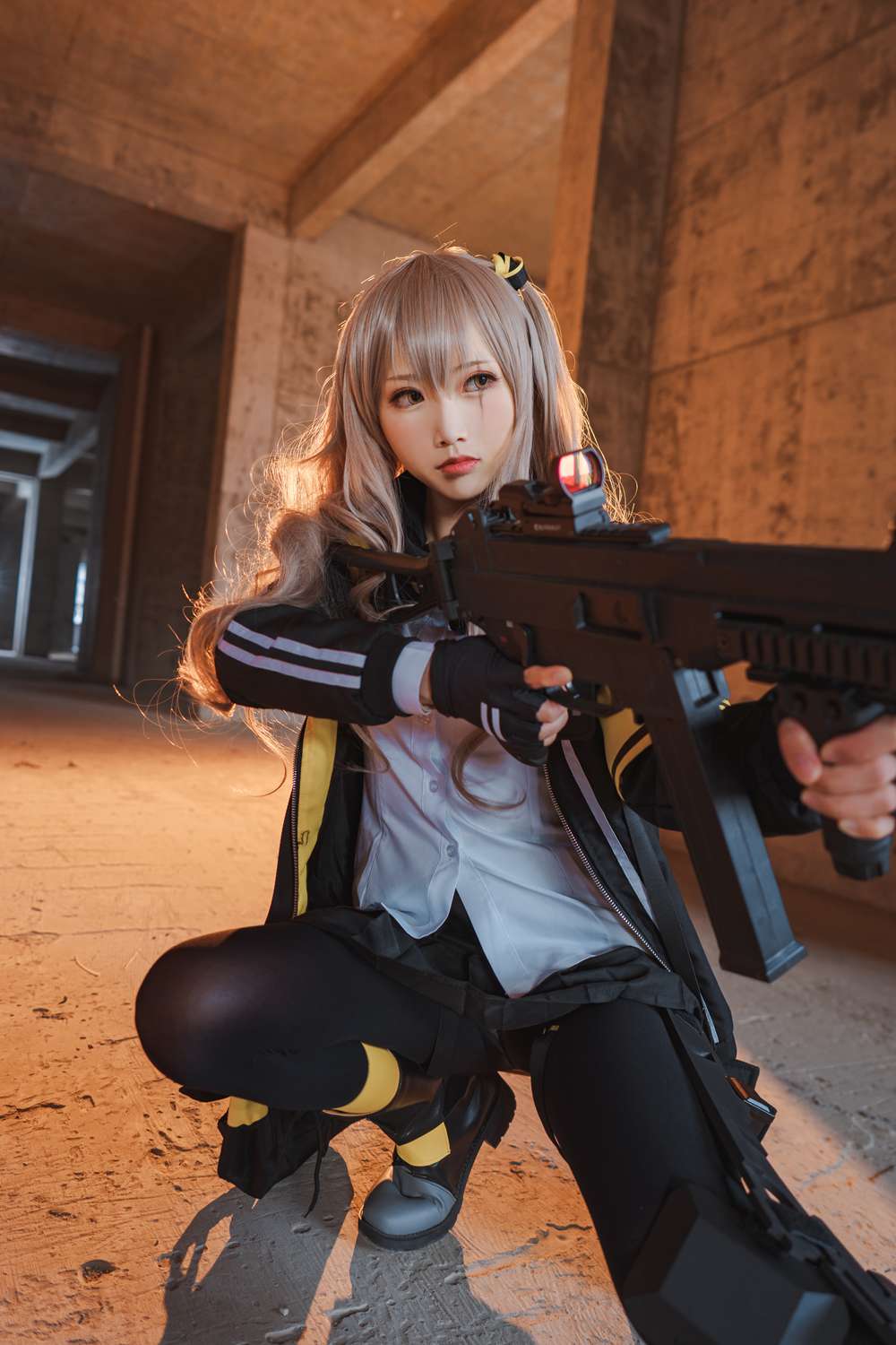 网荭Coser@面饼仙儿 UMP45 在现浏览第4张