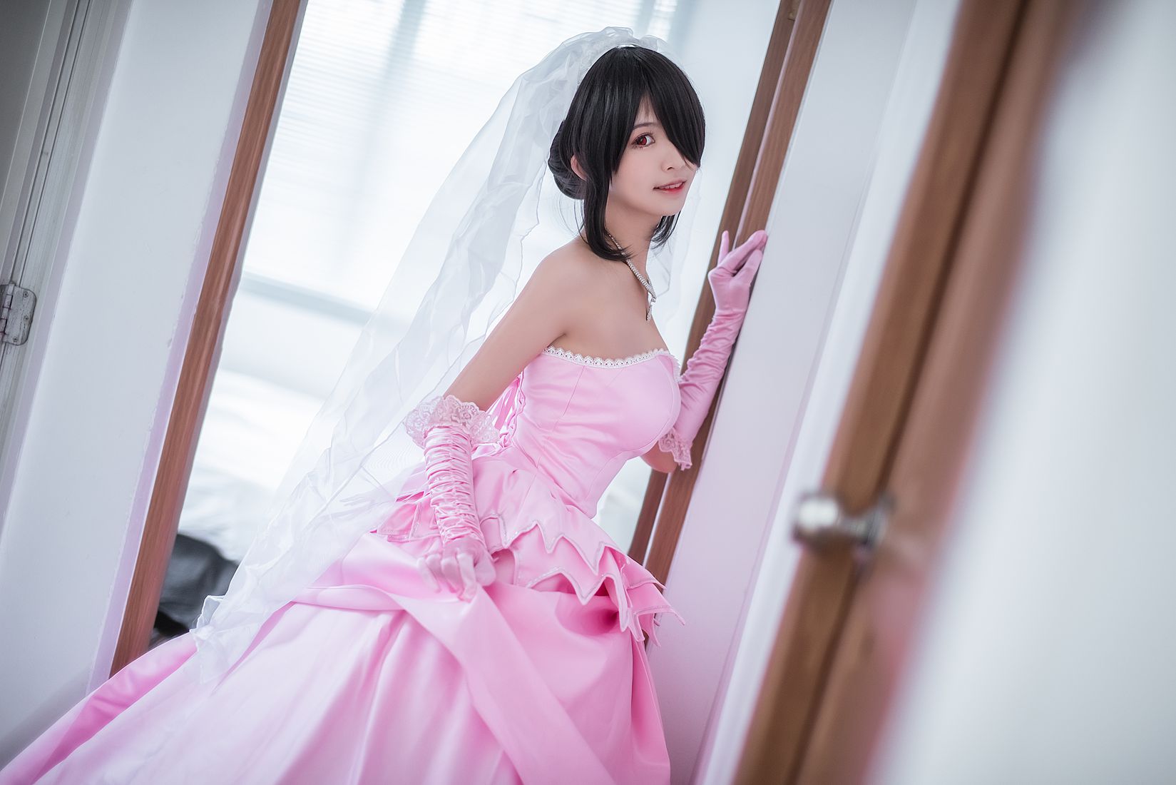 网荭Coser@鳗鱼霏儿 婚纱 在现浏览第1张