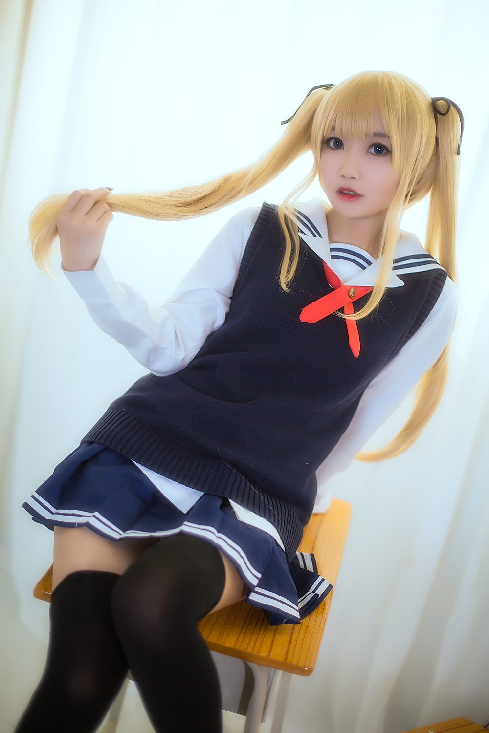 微博红人Coser@鬼畜摇 校服 在现浏览第3张