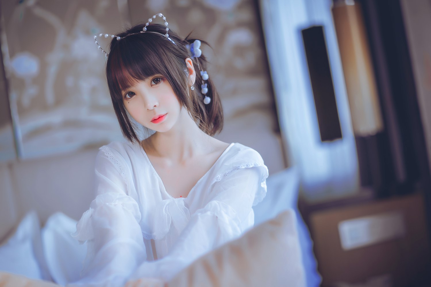 网荭Coser@疯猫ss 白色睡衣 在现浏览第4张