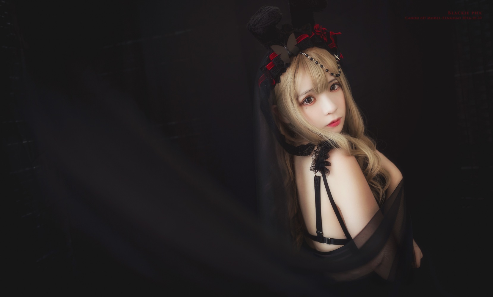 网荭Coser@疯猫ss 黑色玫瑰 在现浏览第1张