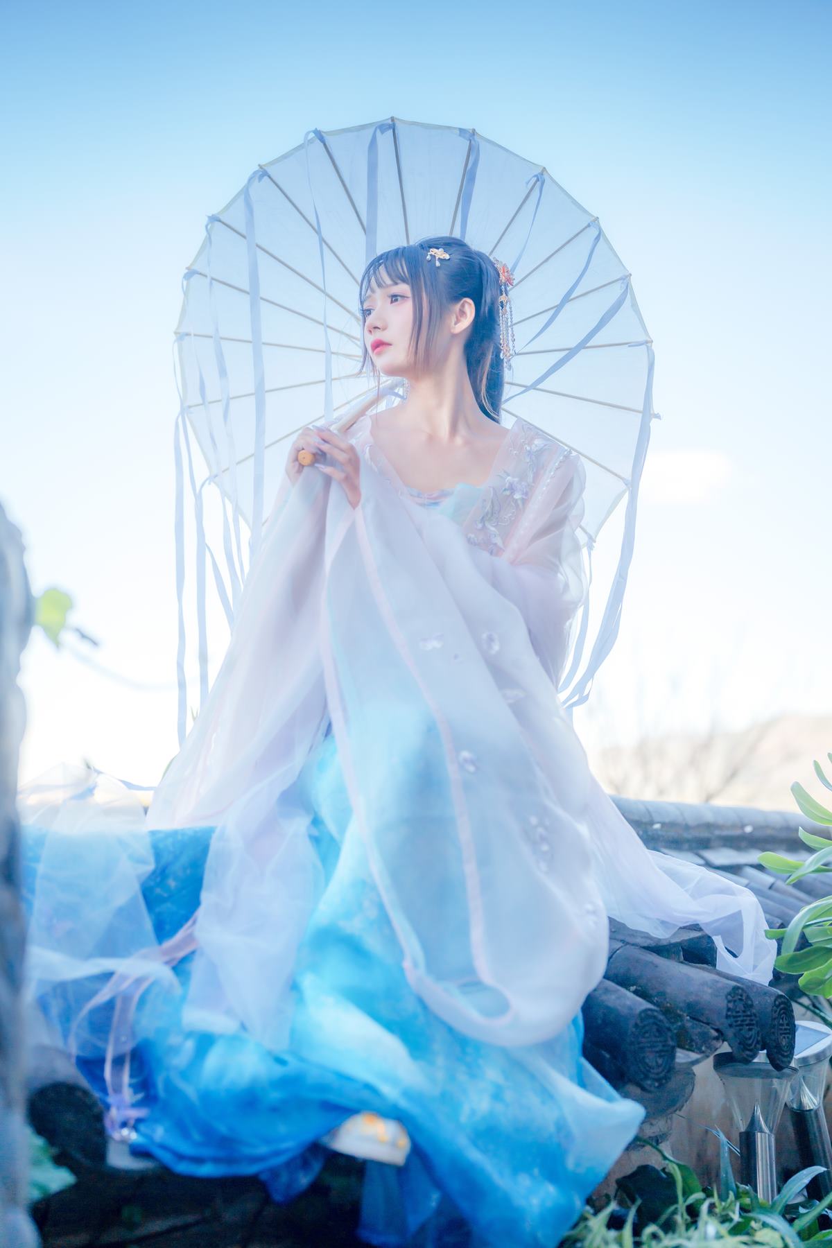 人气Coser@兔子Zzz不吃胡萝卜 丽江屋顶 [22P]第1张