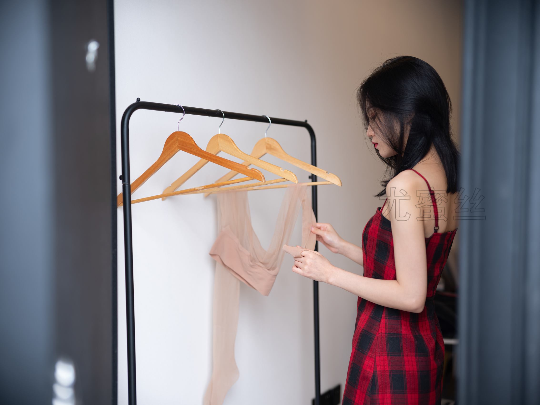 [尤蜜丝]尤蜜丝  穿搭推广展示图集 清晨的肉丝和红格子裙[88P]第14张