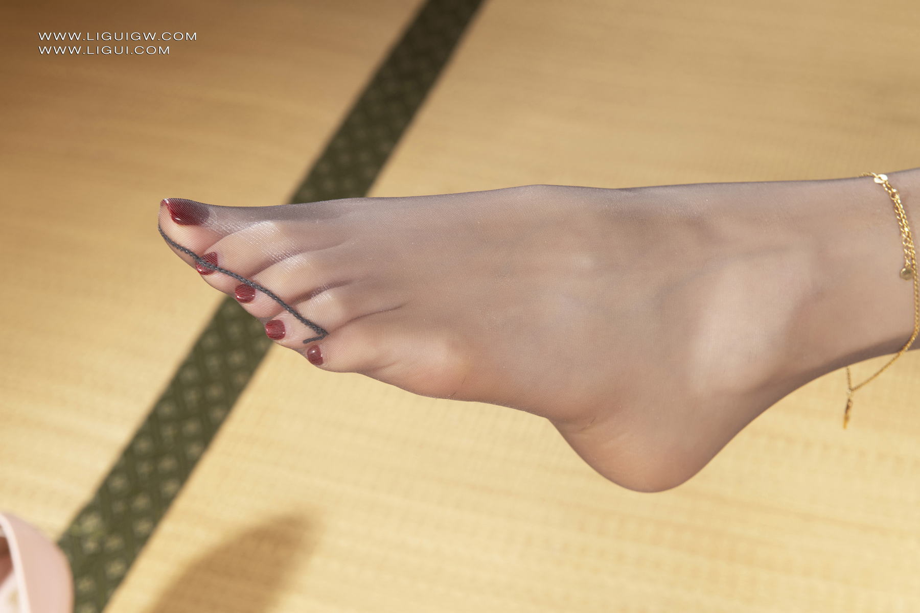 [Ligui丽柜] 2026.02.16《红粉姐妹花的美味“脚”子》甜甜&兔子第11张